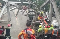Jembatan Busui Ambruk,...