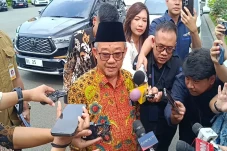 Tegaskan Bukan Libur,...