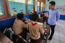 Isu Gibran Masuk Golkar...