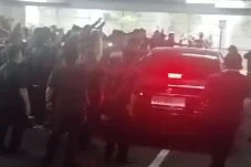 Didemo Ratusan Pegawainya,...