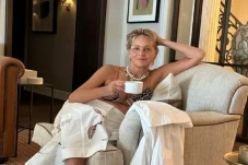 Sharon Stone Curhat...
