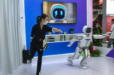 Pertama di Dunia, Robot...