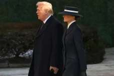 5 Gaya Melania di Pelantikan...