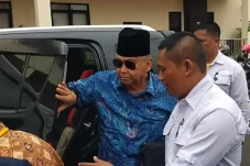 Pimpinan Pesantren Al...
