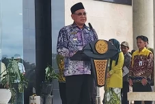 Bupati Kotabaru Serahkan...