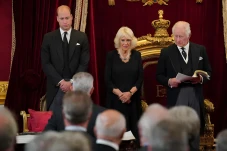 Raja Charles III Percayakan...