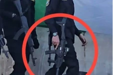 Hamas Pamer Senjata...