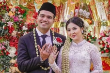 Frans Faisal Resmi Menikah,...