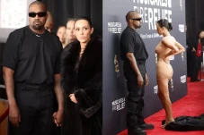 Heboh Bianca Censori...