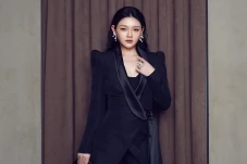 Barbie Hsu Tinggalkan...