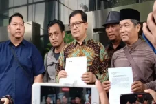 Ubedillah Badrun Dicopot...