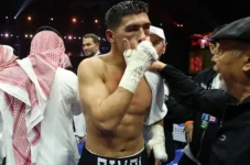 Artur Beterbiev Dominan,...