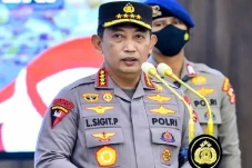 Kapolri Beri Kenaikan...