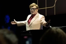 Elton John Terjangkit...