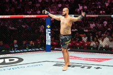 Raksasa di Octagon:...