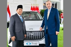 Prabowo Terima Mobil...