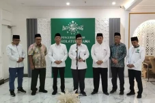 KH Ali Masykur Musa...