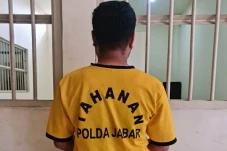 Membajak lewat Situs...