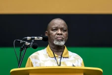 Menteri Afrika Selatan...