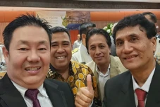 Prabowo dan Jokowi Tunjukkan...