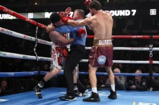 Menang TKO Ronde 7,...