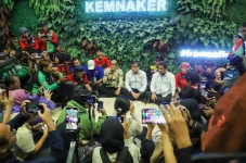 Driver Ojol Tuntut Dapat...
