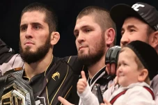 Perbedaan Khabib Nurmagomedov...