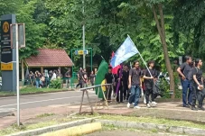 1.000 Mahasiswa UI Turun...