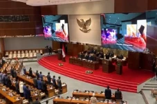 DPR Lantik 4 Anggota...