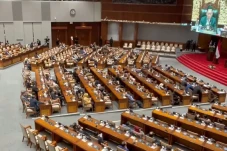 Rapat Paripurna Setujui...