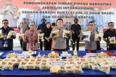 Polisi-Bea Cukai Bongkar...