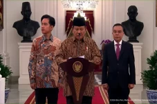 Prabowo Dikabarkan Bakal...