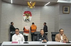 Mbak Ita Pakai Rompi...