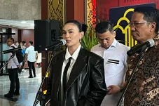 Agnez Mo Temui Menteri...