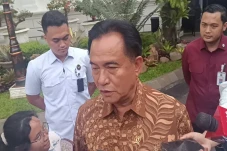 KPK Tahan Hasto Kristiyanto,...