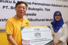 Lewat Donasi Buku, KB...