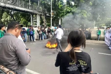 Demo Mahasiswa Bakar...