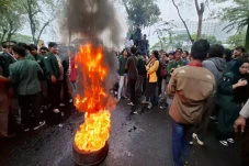 Demo Indonesia Gelap...