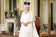 Ratu Camilla Punya Tempat...