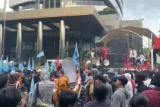 Ratusan Massa Dukung...