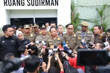 Resmi Buka Retreat di...