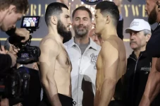 Bobot Artur Beterbiev...