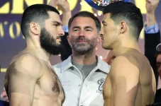 Artur Beterbiev vs Dmitry...