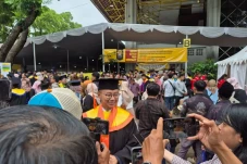 Raih Gelar Doktor Politik...