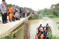 Pencarian Korban Truk...