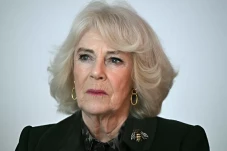 Ratu Camilla Ikuti Jejak...