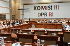 DPR Minta Bawas MA dan...