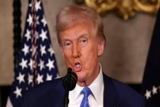 Donald Trump Jual Kartu...