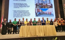 Ketum GP Ansor Terima...