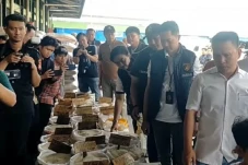 Pedagang Beras Desak...